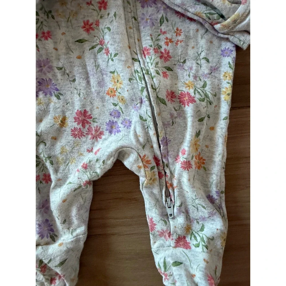 Old Navy Baby 0-3M 3 Pack Footed Sleep and Play Pajamas Rainbow Heart Floral Set